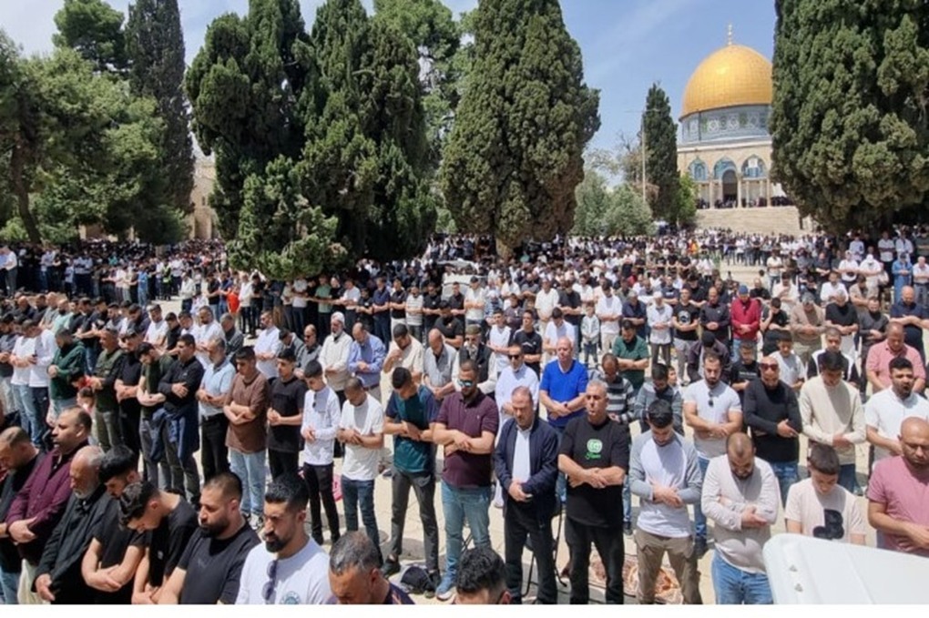 60 ألف مصل يؤدون الجمعة في المسجد الأقصى المبارك 