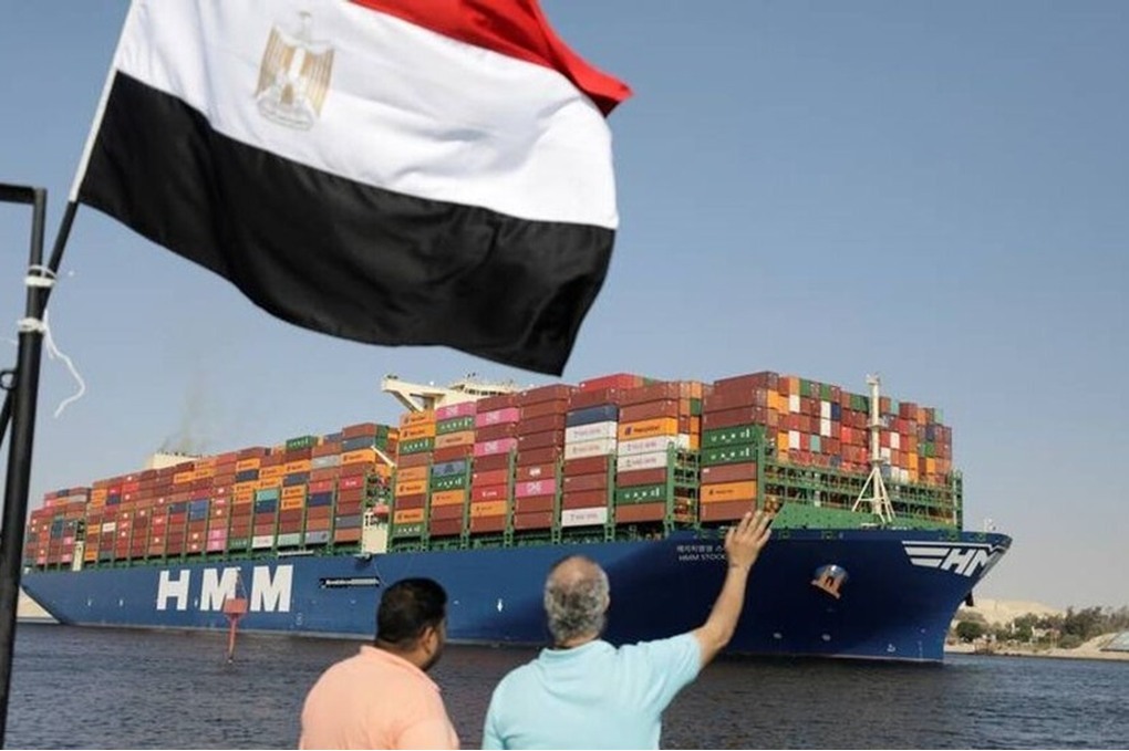 السيسي يكشف عن خسائر ضخمة لقناة السويس 
