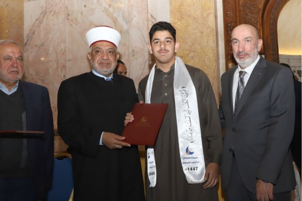 وزير الأوقاف يكرّم كوكبة من حَفَظة القرآن