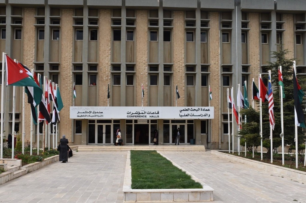 اليرموك تقر 5 منح دراسية لطلبة الدراسات العليا 