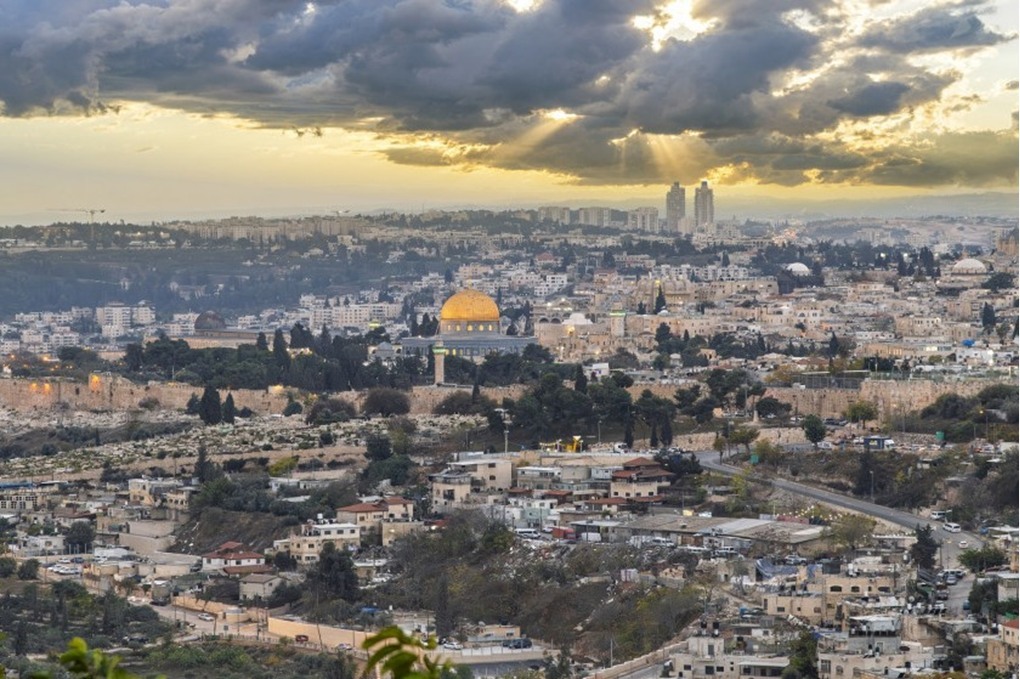 البرلمان العربي: الاحتلال يقود مشروعا لتصفية القضية الفلسطينية وجرّ المنطقة نحو التصعيد