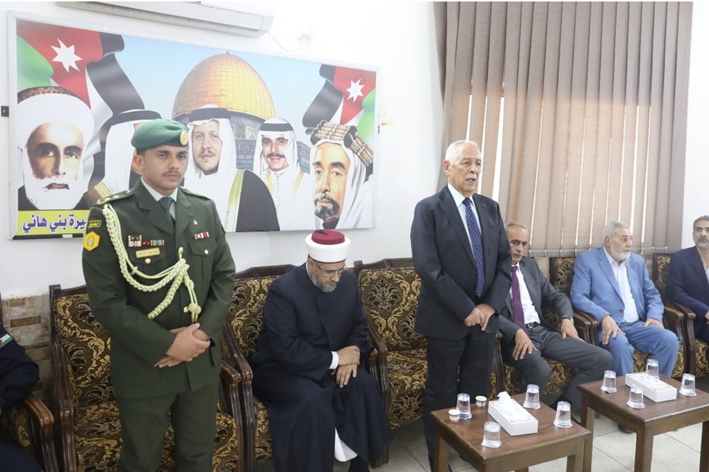 مندوبا عن الملك وولي العهد.. العيسوي يعزي عشيرة بن