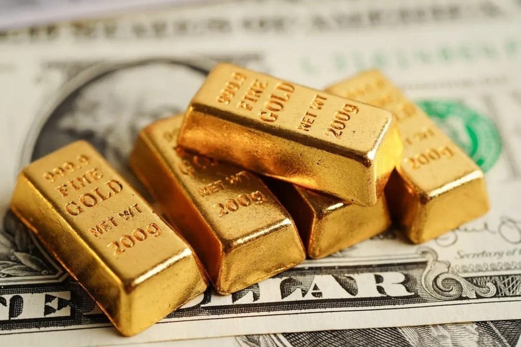 تحذير من شراء الذهب الآن.. سيتراجع إلى هذا السعر خ
