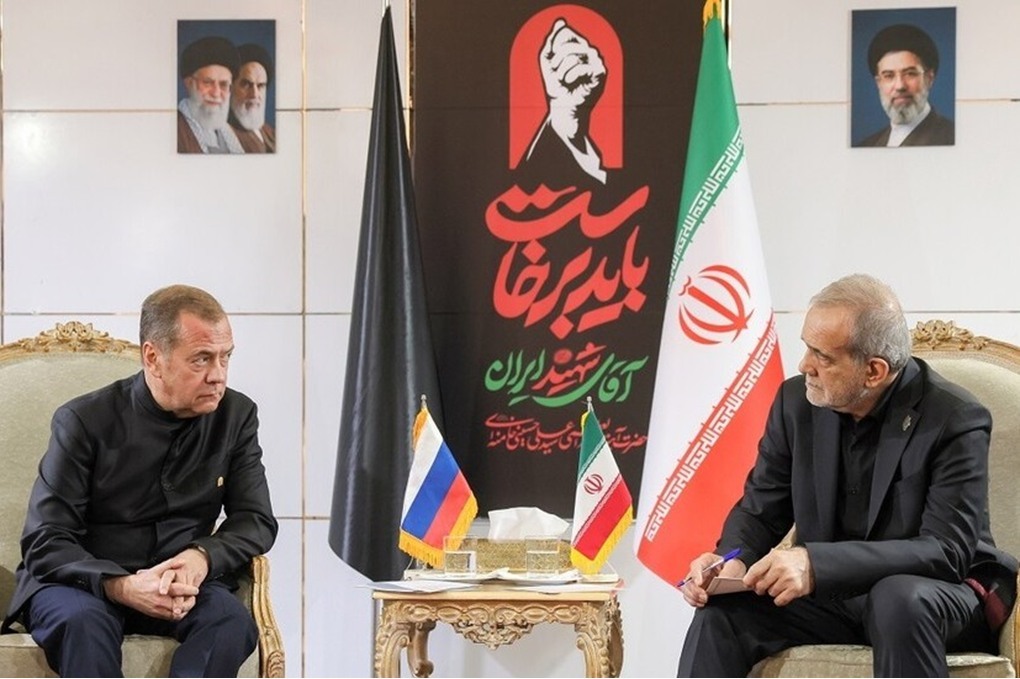 الرئيس الإيراني يشكر روسيا على دعمها لبلاده 