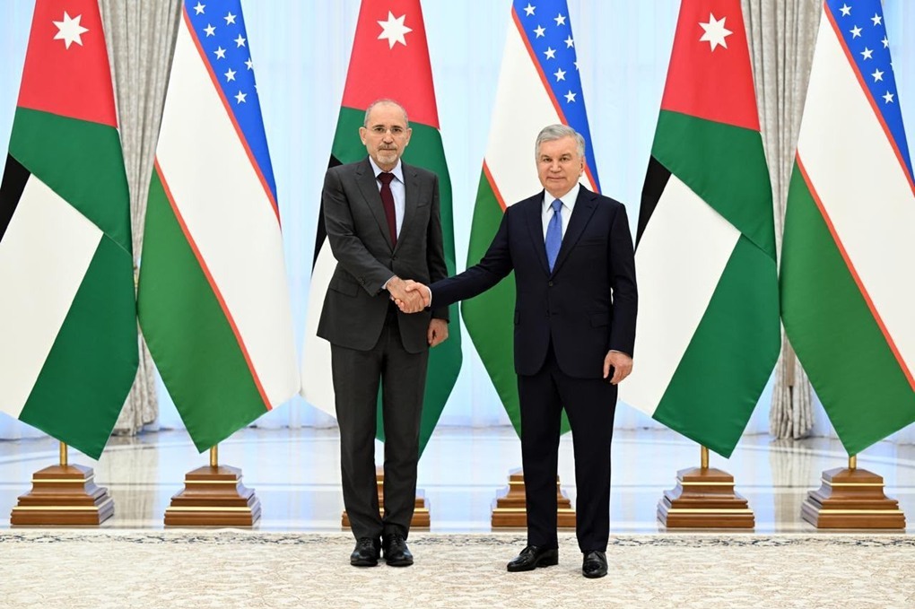 الرئيس الأوزبكي يستقبل وزير الخارجية 