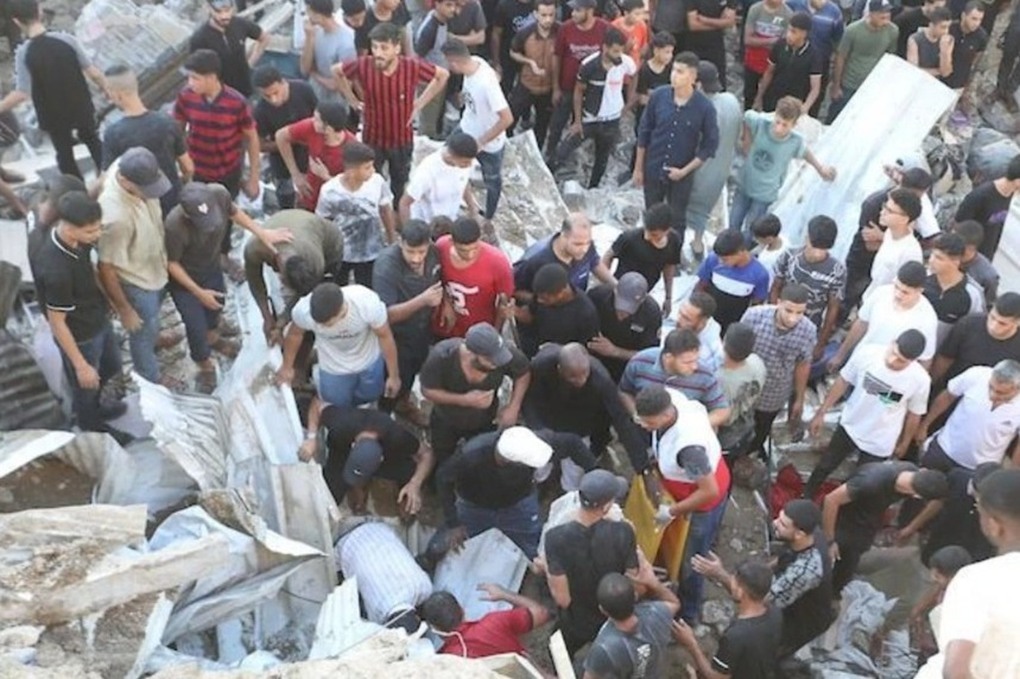 3 شهداء في قصف الاحتلال محيط مدرسة تؤوي نازحين في مخيم جباليا 