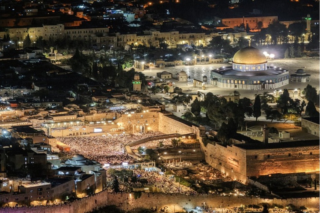 الاحتلال الإسرائيلي يغلق شوارع وأحياء القدس 