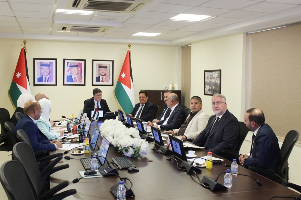 "النقل" تبحث مع جمعية الناقلين الأتراك تعزيز النقل البري والترانزيت بين البلدين 