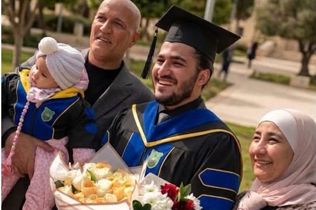 تهنئة لنواف أبو داري بمناسبة التخرج 